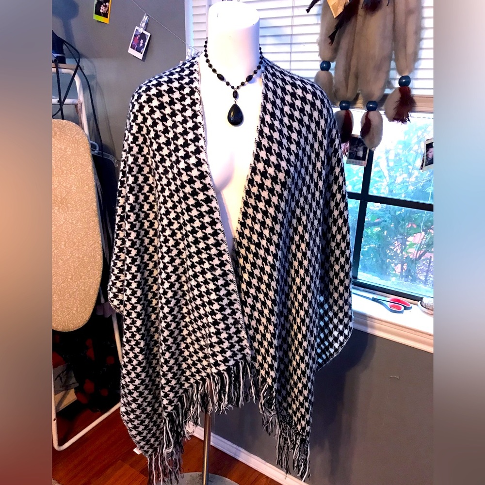 Houndstooth Poncho/Shawl